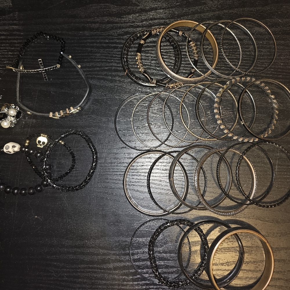 30 Bracelets | 1 Ring Set | Black